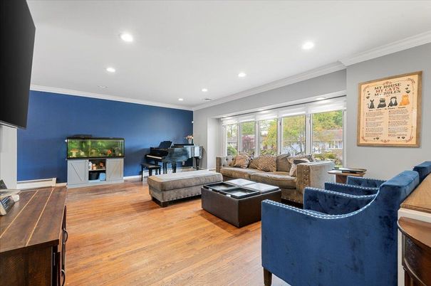 Interior, Living room, Piano, Recessed Lighting, Wood Texture Flooring