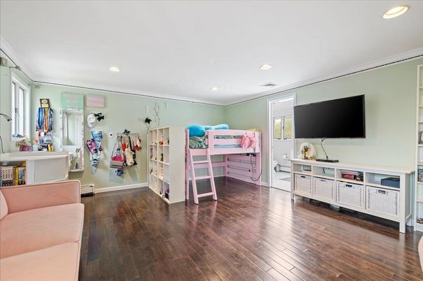 Interior, Recessed Lighting, Wood Texture Flooring