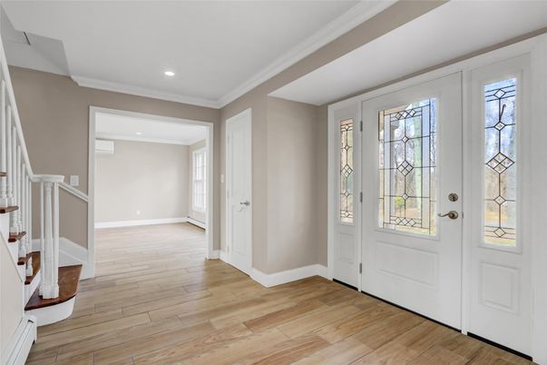 Interior, Recessed Lighting, Wood Texture Flooring