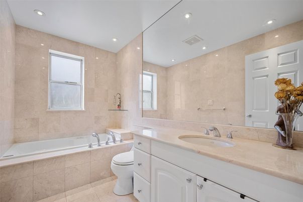Bathroom, Interior, Recessed Lighting