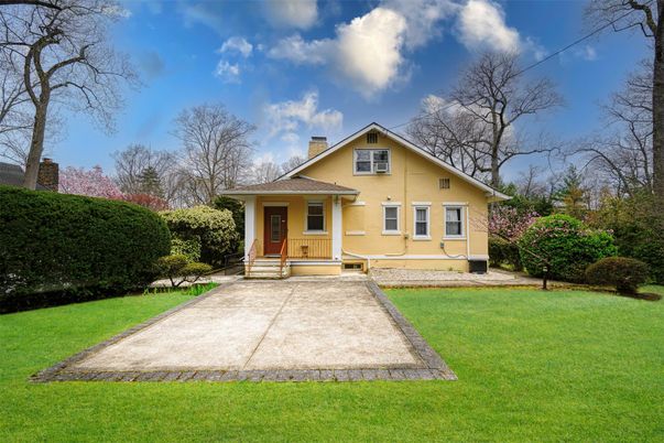 Backyard, Exterior, Facade, American Foursquare