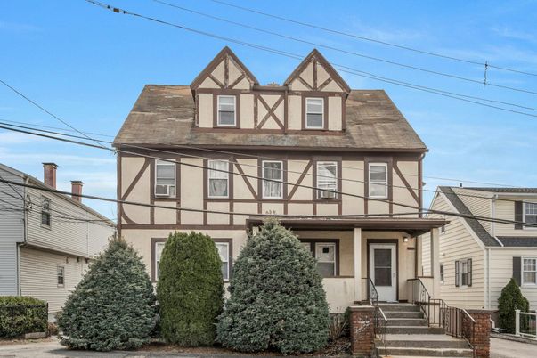 Exterior, Facade, Tudor Revival