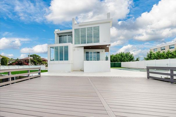 Backyard, Exterior, Facade, Modern