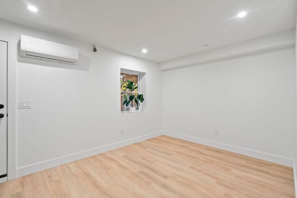 Empty room, Interior, Recessed Lighting, Wood Texture Flooring