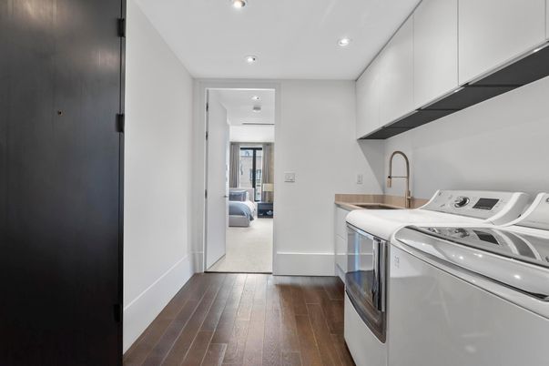 Interior, Recessed Lighting, Washer, Wood Texture Flooring