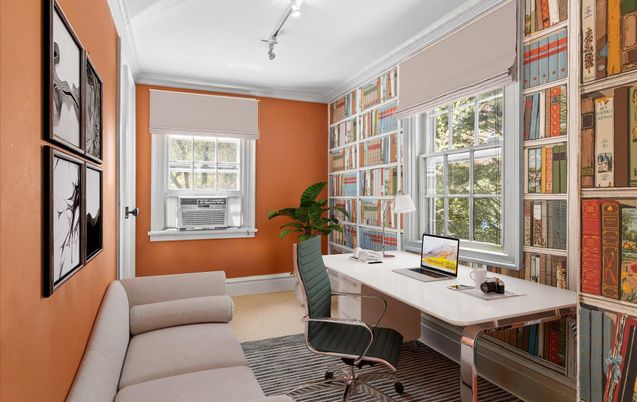 Home Office, Interior
