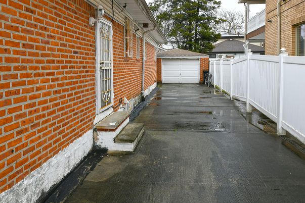 Detached Garage, Exterior