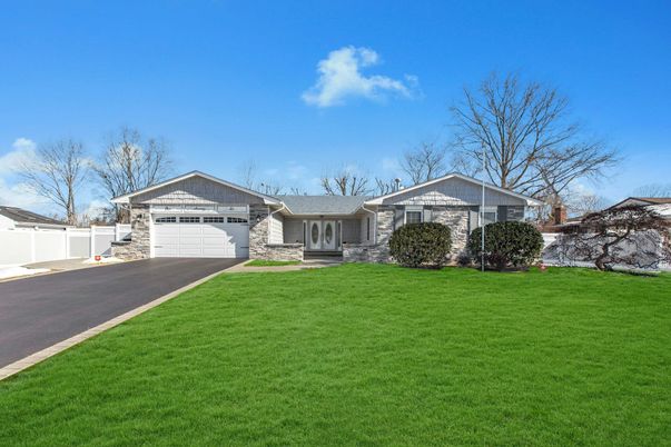 Attached, Exterior, Facade, Ranch