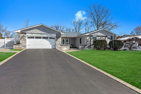 Attached, Exterior, Facade, Ranch