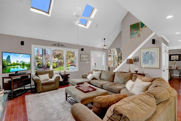Interior, Living room, Pendant Lights, Recessed Lighting, Wood Texture Flooring