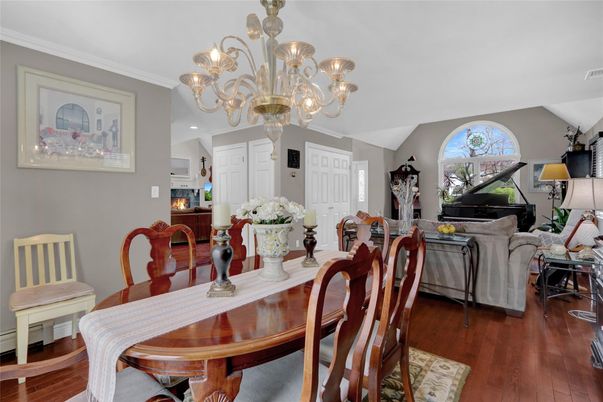 Chandelier, Dining room, Interior, Piano, Wood Texture Flooring