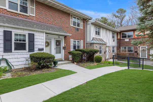 Exterior, Facade, Brick Facade, Split Level