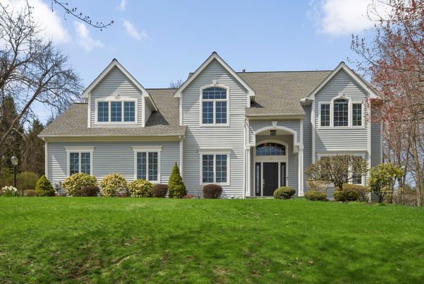 Exterior, Facade, Farmhouse