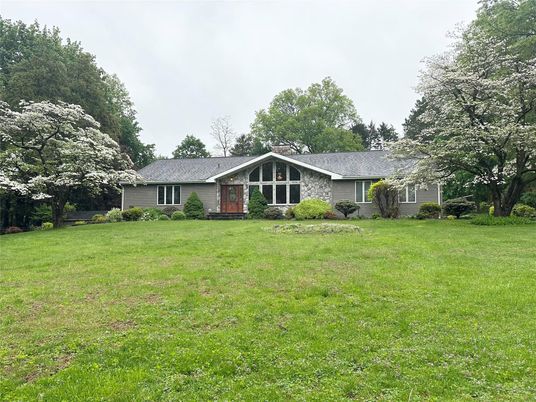 Backyard, Exterior, Facade, Brick Facade, Ranch