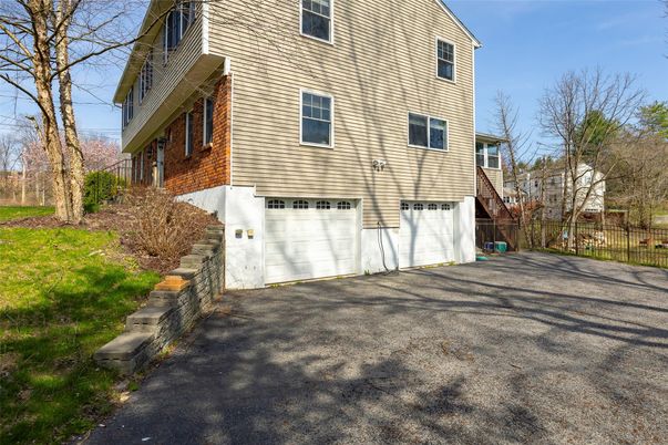 Attached, Exterior, Facade, Brick Facade, Raised Ranch