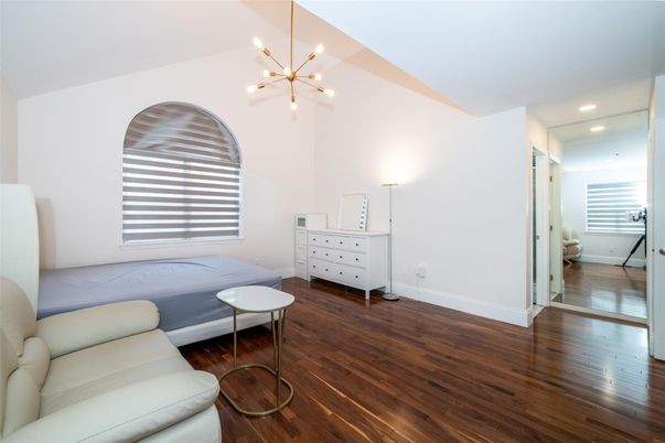 Interior, Pendant Lights, Recessed Lighting, Wood Texture Flooring