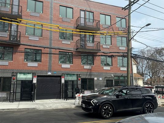 Exterior, Facade, Brick Facade, Rowhouse