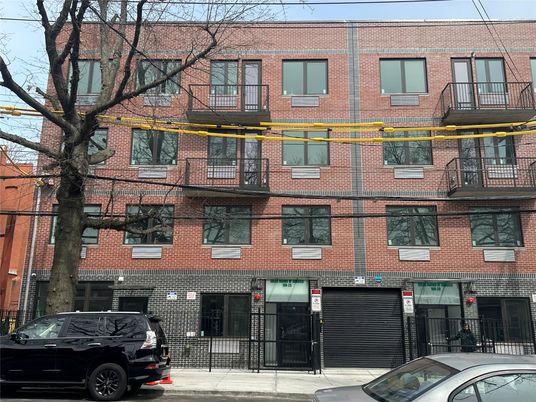 Exterior, Facade, Brick Facade, Rowhouse