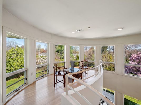 Interior, Recessed Lighting, Sun Room, Wood Texture Flooring