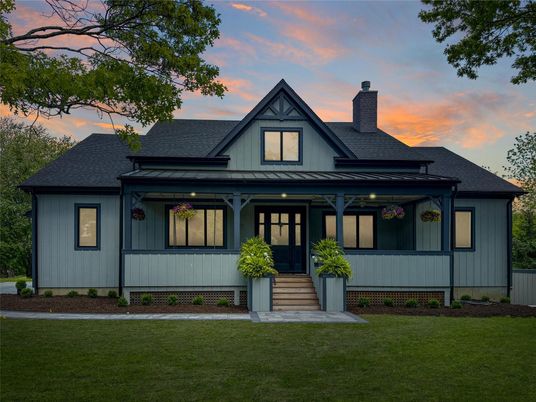 Exterior, Facade, Farmhouse