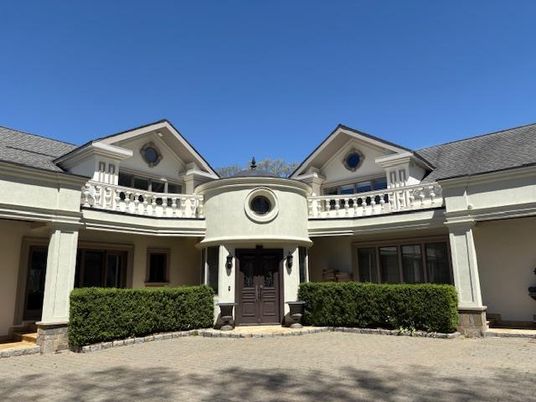 Exterior, Facade, Farmhouse