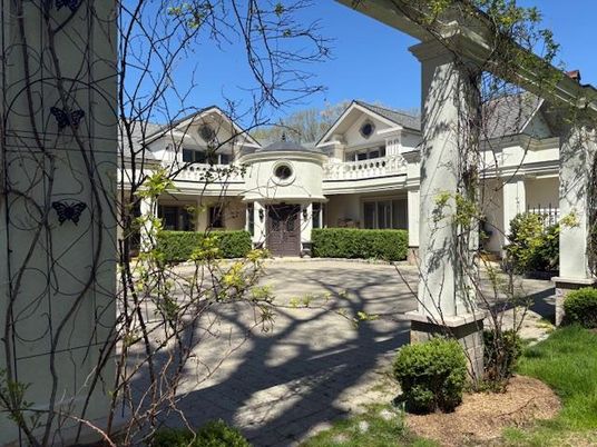 Backyard, Exterior, Facade, Queen Anne Victorian