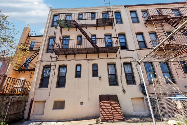 Exterior, Facade, Brownstone