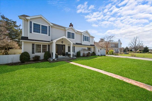 Attached, Exterior, Facade, Farmhouse