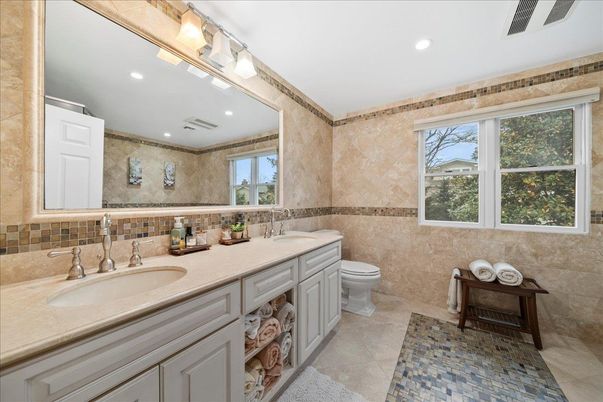 Bathroom, Dual Sink Vanities, Interior, Recessed Lighting