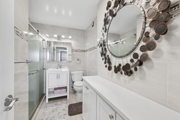 Bathroom, Interior, Tile Countertops