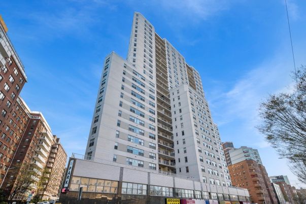 Exterior, Facade, Highrise