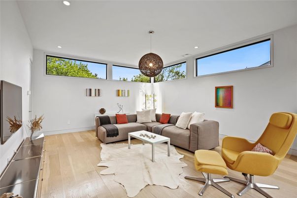 Interior, Living room, Pendant Lights, Recessed Lighting, Wood Texture Flooring