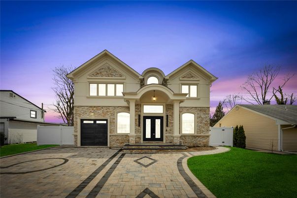 Attached, Exterior, Facade, Brick Traditional