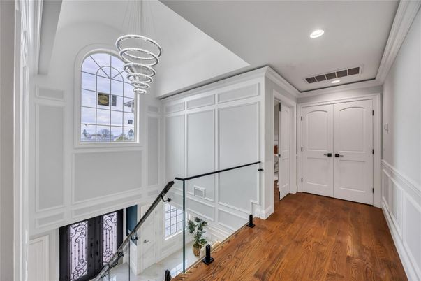 Interior, Pendant Lights, Recessed Lighting, Wood Texture Flooring