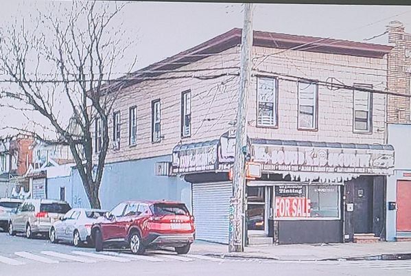 Exterior, Facade, Rowhouse