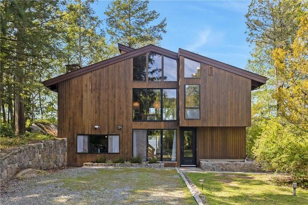 Backyard, Exterior, Facade, Modern