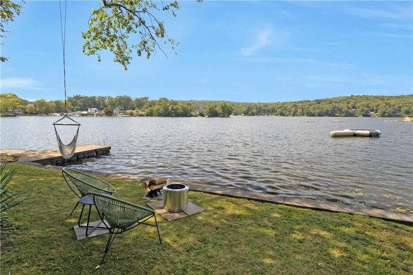 Exterior, Lake