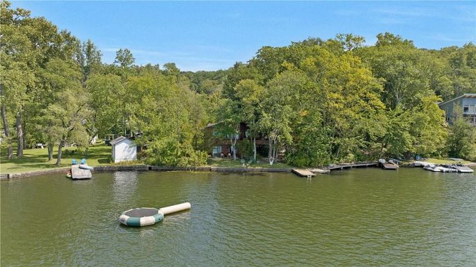 Exterior, Lake