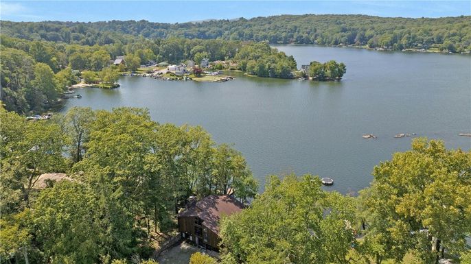 Exterior, Lake