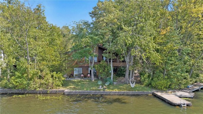 Exterior, Lake