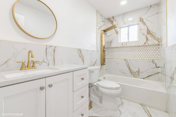 Bathroom, Interior, Marble, Marble Walls, Recessed Lighting