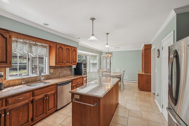 Dining room, Interior, Kitchen, Pendant Lights, Stainless Steel Appliances