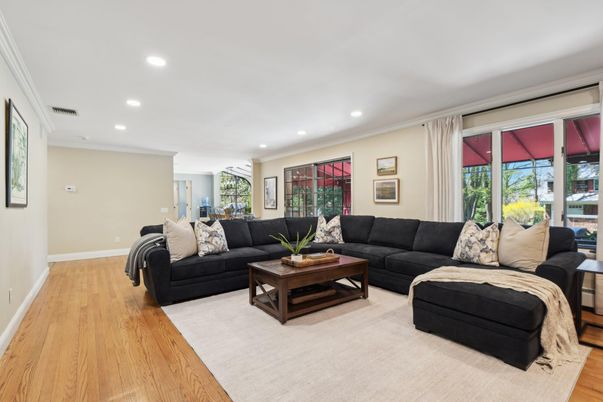 Interior, Living room, Recessed Lighting, Wood Texture Flooring