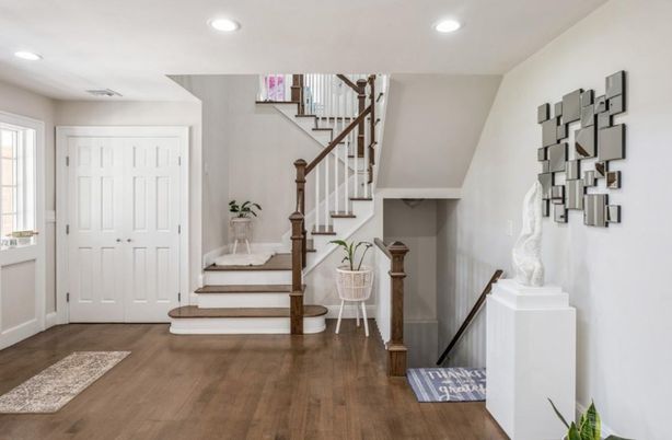 Interior, Recessed Lighting, Wood Texture Flooring