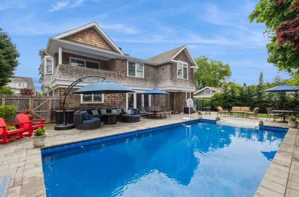 Exterior, Pool