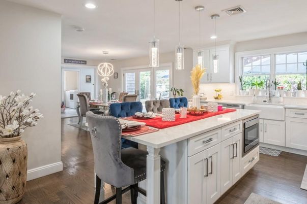 Dining room, Interior, Kitchen, Pendant Lights, Recessed Lighting, Wood Texture Flooring