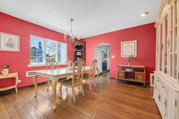 Chandelier, Dining room, Interior, Recessed Lighting, Wood Texture Flooring