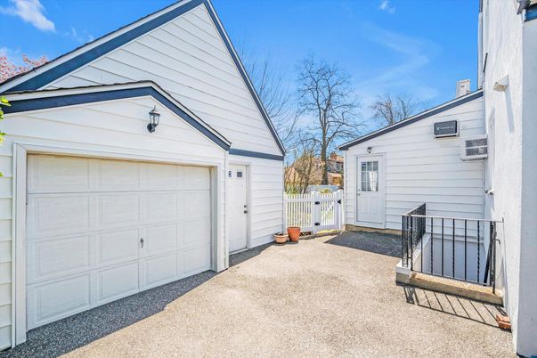 Detached Garage, Exterior