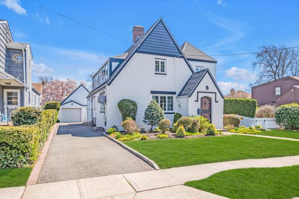 Detached Garage, Exterior, Facade, Queen Anne Victorian