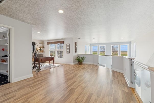 Interior, Piano, Recessed Lighting, Wood Texture Flooring